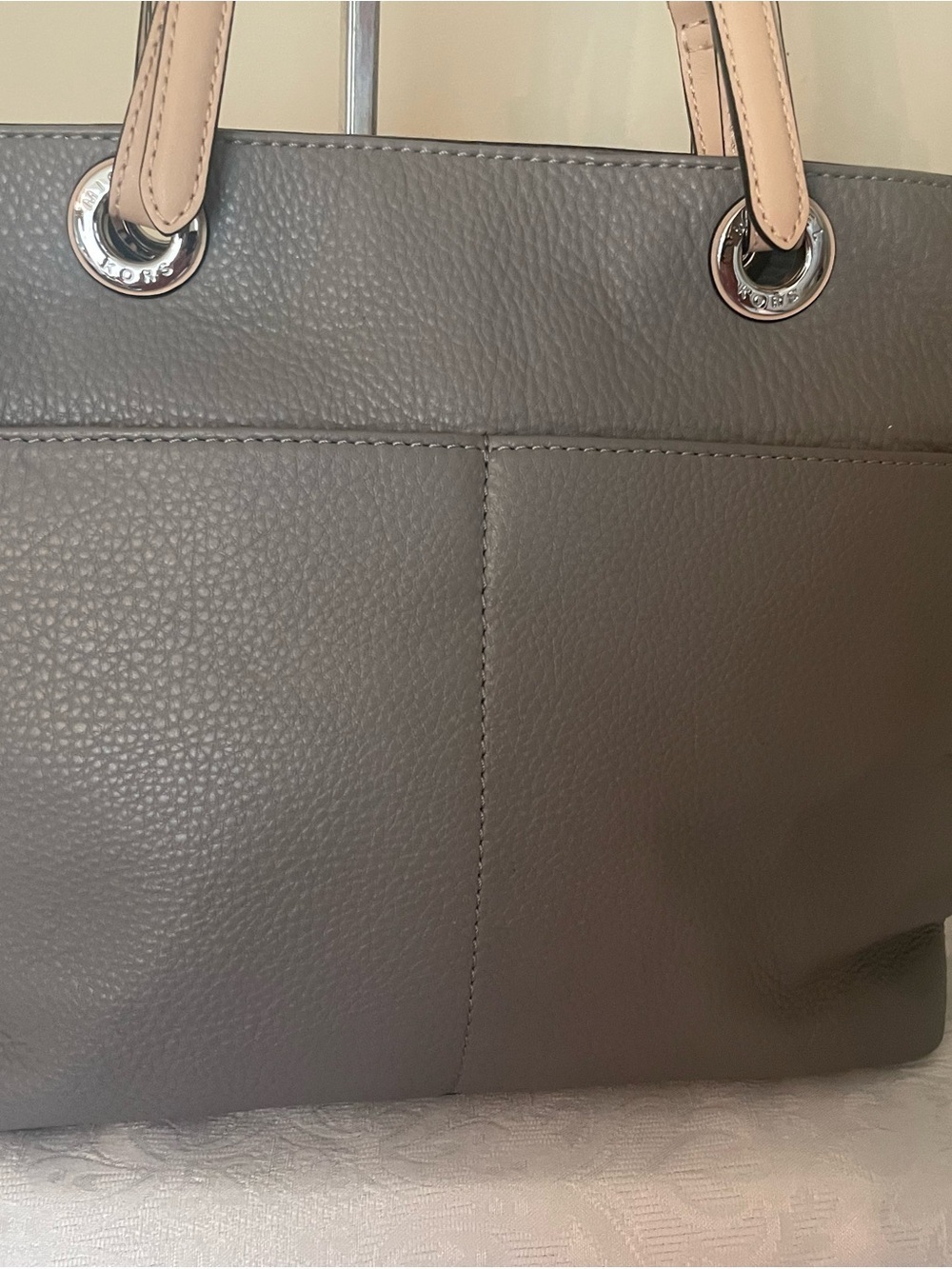 Michael Kors Bedford Pearl Grey Pebbled Leather Tote Bag EUC - Picture 6 of 9